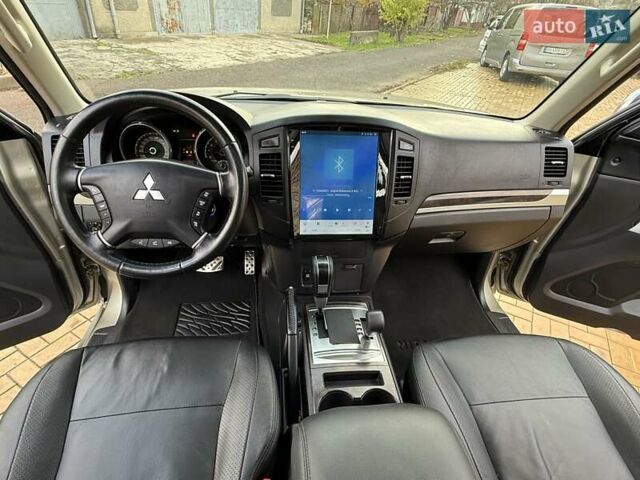 Бежевий Міцубісі Паджеро Вагон, об'ємом двигуна 3.2 л та пробігом 189 тис. км за 18300 $, фото 1 на Automoto.ua