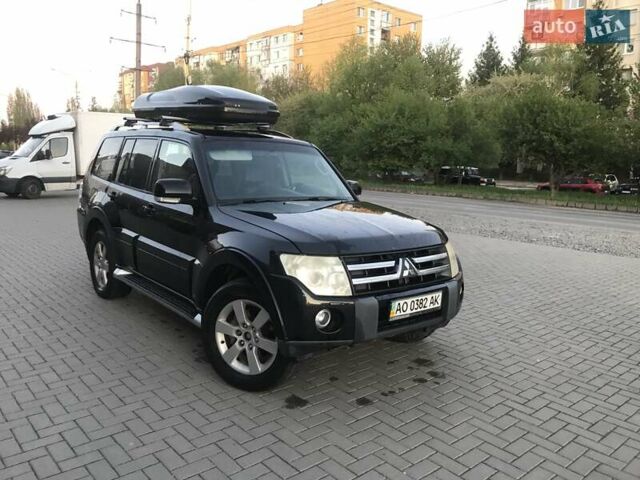 Черный Мицубиси Паджеро Вагон, объемом двигателя 3.2 л и пробегом 284 тыс. км за 12000 $, фото 1 на Automoto.ua