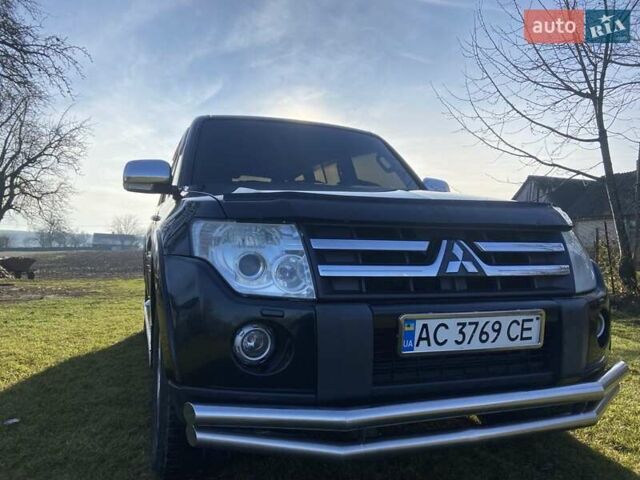 Черный Мицубиси Паджеро Вагон, объемом двигателя 3.2 л и пробегом 288 тыс. км за 12800 $, фото 1 на Automoto.ua