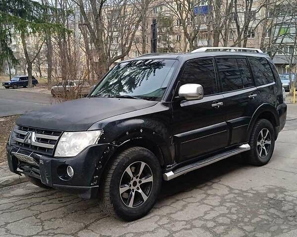 Чорний Міцубісі Паджеро Вагон, об'ємом двигуна 3.2 л та пробігом 600 тис. км за 9400 $, фото 1 на Automoto.ua