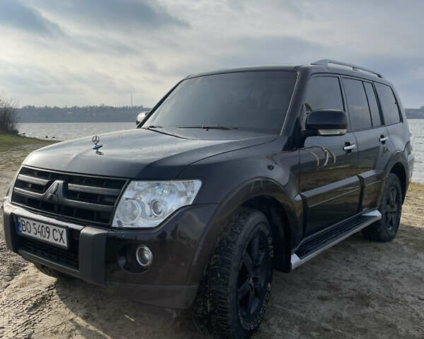 Черный Мицубиси Паджеро Вагон, объемом двигателя 3.2 л и пробегом 281 тыс. км за 10450 $, фото 1 на Automoto.ua