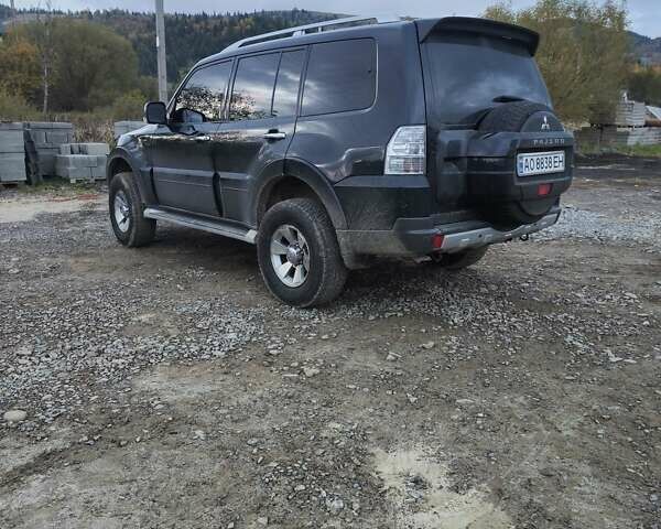 Чорний Міцубісі Паджеро Вагон, об'ємом двигуна 3 л та пробігом 330 тис. км за 11700 $, фото 1 на Automoto.ua
