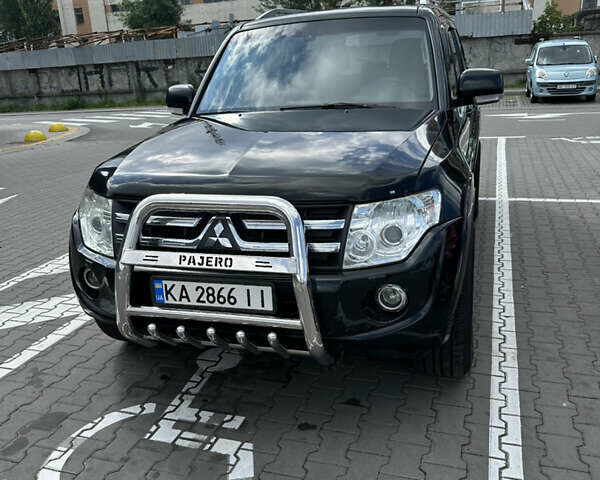Черный Мицубиси Паджеро Вагон, объемом двигателя 3.2 л и пробегом 230 тыс. км за 12000 $, фото 1 на Automoto.ua