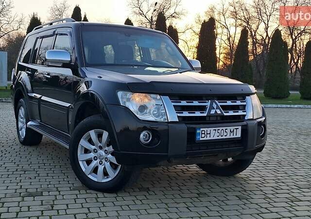 Черный Мицубиси Паджеро Вагон, объемом двигателя 3.83 л и пробегом 389 тыс. км за 14800 $, фото 1 на Automoto.ua