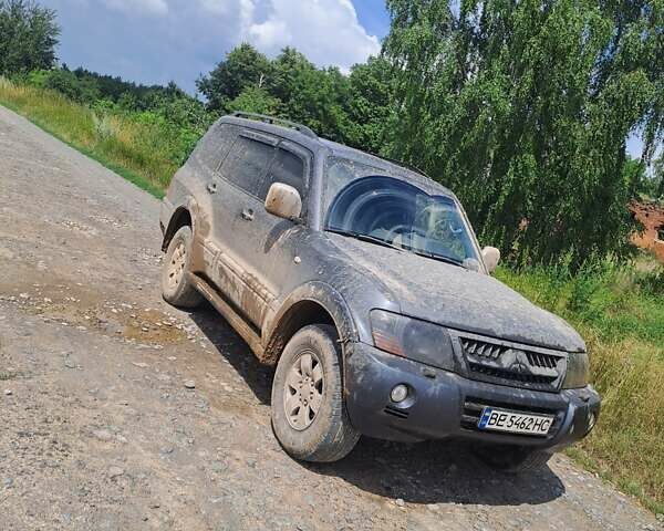 Сірий Міцубісі Паджеро Вагон, об'ємом двигуна 3.2 л та пробігом 300 тис. км за 10500 $, фото 1 на Automoto.ua