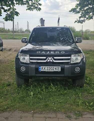 Серый Мицубиси Паджеро Вагон, объемом двигателя 3 л и пробегом 300 тыс. км за 12500 $, фото 1 на Automoto.ua