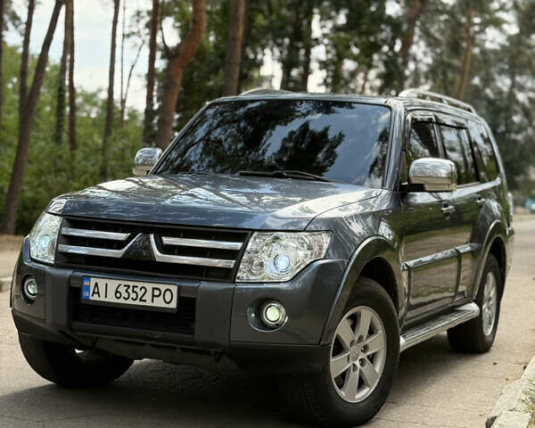 Серый Мицубиси Паджеро Вагон, объемом двигателя 3.83 л и пробегом 218 тыс. км за 11299 $, фото 1 на Automoto.ua