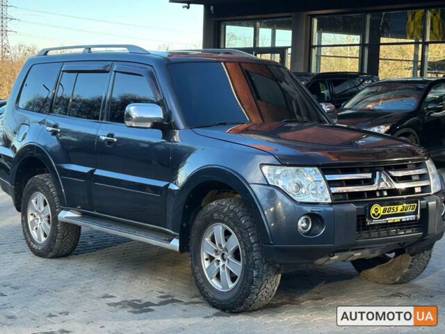 Серый Мицубиси Паджеро Вагон, объемом двигателя 3 л и пробегом 210 тыс. км за 14000 $, фото 1 на Automoto.ua