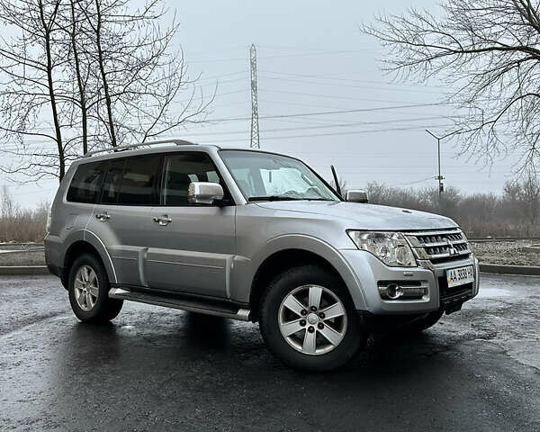 Серый Мицубиси Паджеро Вагон, объемом двигателя 3 л и пробегом 223 тыс. км за 11950 $, фото 1 на Automoto.ua