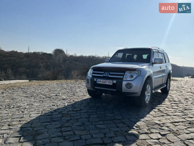 Сірий Міцубісі Паджеро Вагон, об'ємом двигуна 2.97 л та пробігом 295 тис. км за 11800 $, фото 1 на Automoto.ua