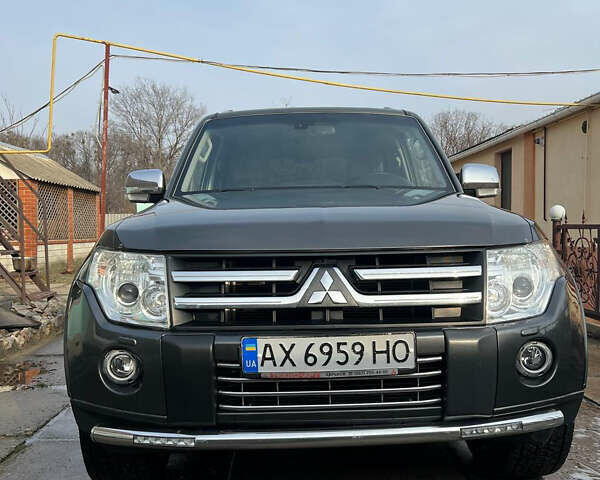 Серый Мицубиси Паджеро Вагон, объемом двигателя 3.2 л и пробегом 220 тыс. км за 17000 $, фото 1 на Automoto.ua