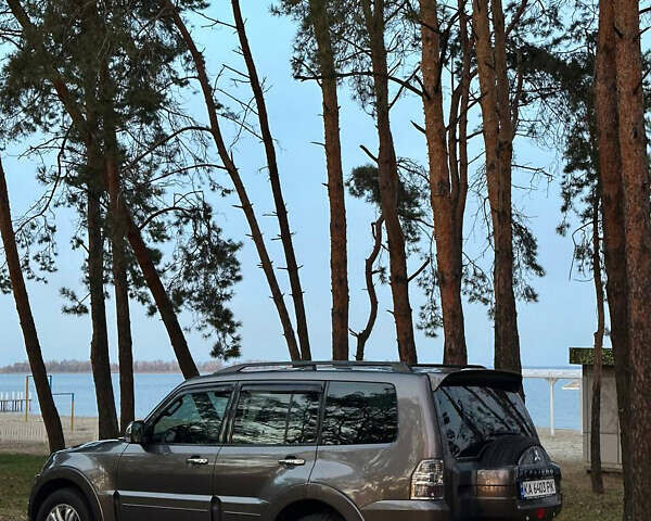 Серый Мицубиси Паджеро Вагон, объемом двигателя 3.2 л и пробегом 236 тыс. км за 16999 $, фото 1 на Automoto.ua