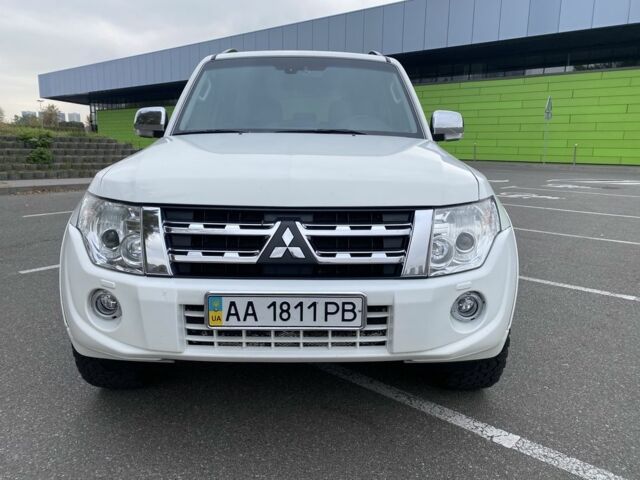 Белый Мицубиси Паджеро, объемом двигателя 3.2 л и пробегом 207 тыс. км за 19500 $, фото 1 на Automoto.ua