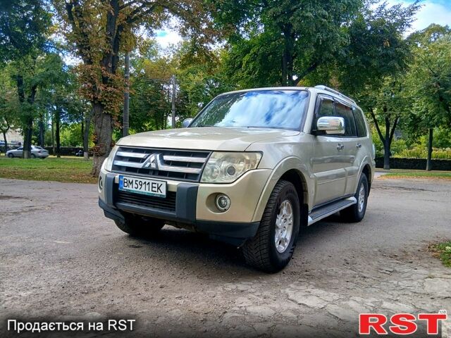Бежевый Мицубиси Паджеро, объемом двигателя 3 л и пробегом 270 тыс. км за 9700 $, фото 1 на Automoto.ua