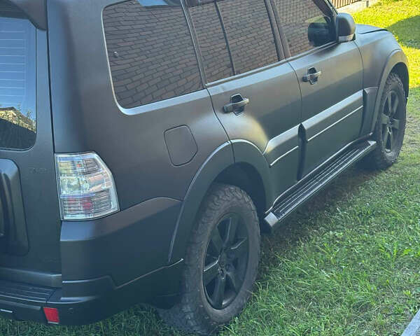 Бежевий Міцубісі Паджеро, об'ємом двигуна 3.2 л та пробігом 290 тис. км за 13000 $, фото 1 на Automoto.ua