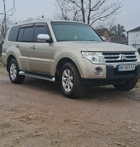 Бежевый Мицубиси Паджеро, объемом двигателя 3 л и пробегом 196 тыс. км за 10000 $, фото 1 на Automoto.ua