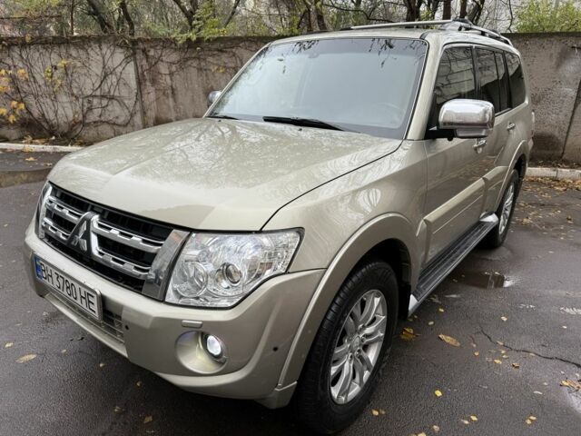 Бежевый Мицубиси Паджеро, объемом двигателя 3.2 л и пробегом 189 тыс. км за 18500 $, фото 1 на Automoto.ua