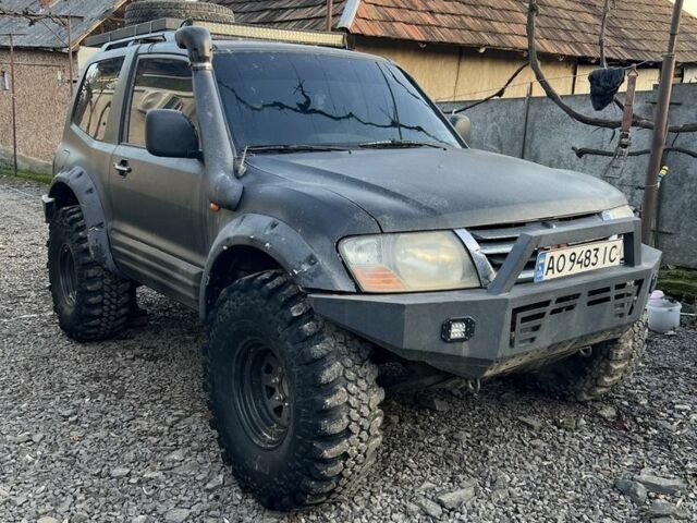 Черный Мицубиси Паджеро, объемом двигателя 3.2 л и пробегом 400 тыс. км за 11000 $, фото 1 на Automoto.ua