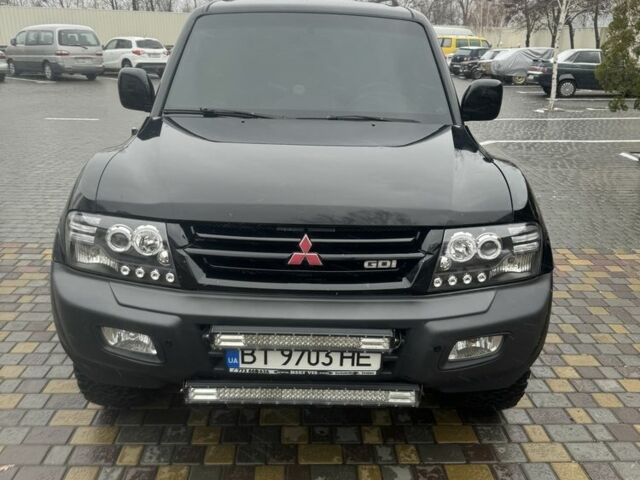 Чорний Міцубісі Паджеро, об'ємом двигуна 3.5 л та пробігом 300 тис. км за 8000 $, фото 1 на Automoto.ua