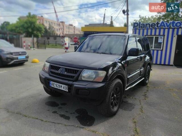 Черный Мицубиси Паджеро, объемом двигателя 3.5 л и пробегом 372 тыс. км за 4889 $, фото 1 на Automoto.ua