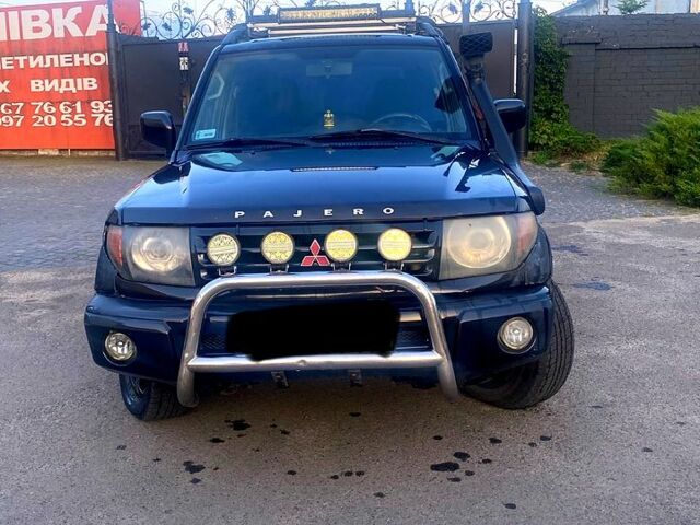 Чорний Міцубісі Паджеро, об'ємом двигуна 1.8 л та пробігом 300 тис. км за 2600 $, фото 1 на Automoto.ua
