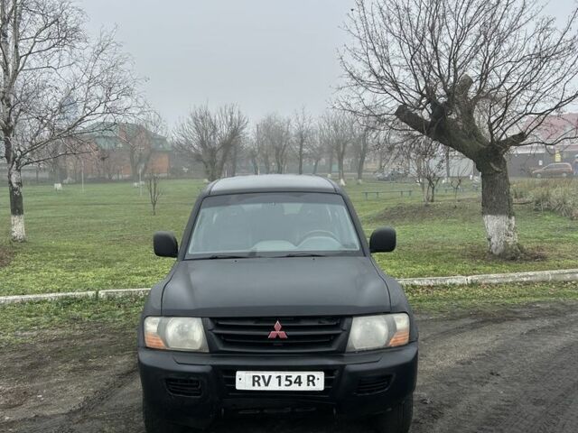 Черный Мицубиси Паджеро, объемом двигателя 3.5 л и пробегом 300 тыс. км за 2800 $, фото 1 на Automoto.ua