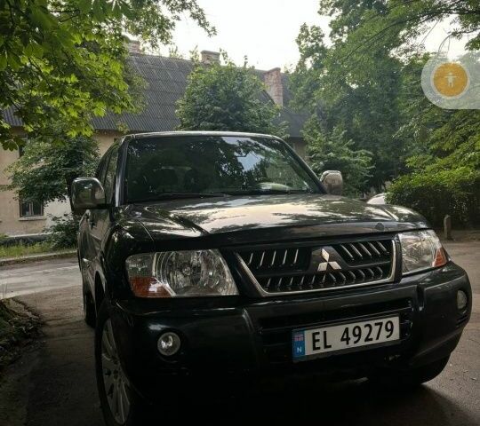 Черный Мицубиси Паджеро, объемом двигателя 3 л и пробегом 368 тыс. км за 5700 $, фото 1 на Automoto.ua