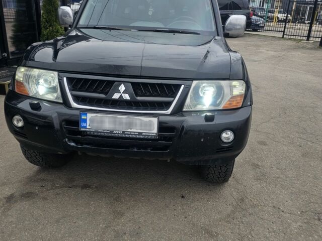 Черный Мицубиси Паджеро, объемом двигателя 0 л и пробегом 474 тыс. км за 8500 $, фото 1 на Automoto.ua
