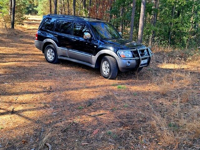 Черный Мицубиси Паджеро, объемом двигателя 3 л и пробегом 231 тыс. км за 8300 $, фото 1 на Automoto.ua