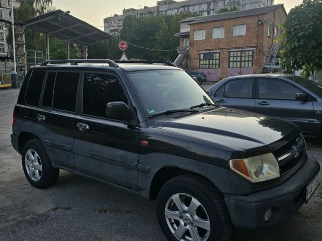 Черный Мицубиси Паджеро, объемом двигателя 2 л и пробегом 216 тыс. км за 2400 $, фото 1 на Automoto.ua