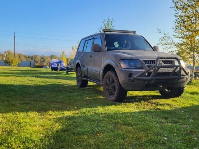 Чорний Міцубісі Паджеро, об'ємом двигуна 3.2 л та пробігом 260 тис. км за 6000 $, фото 1 на Automoto.ua