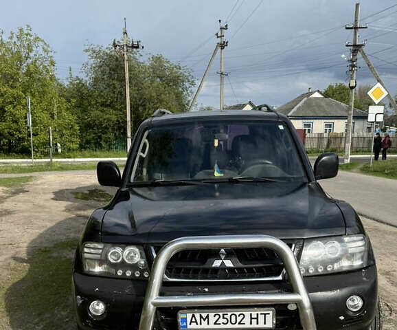 Чорний Міцубісі Паджеро, об'ємом двигуна 3.2 л та пробігом 415 тис. км за 7000 $, фото 1 на Automoto.ua
