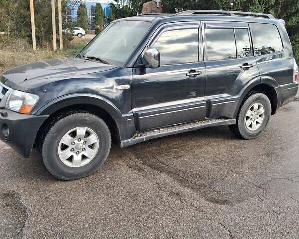 Чорний Міцубісі Паджеро, об'ємом двигуна 3.2 л та пробігом 203 тис. км за 7900 $, фото 1 на Automoto.ua