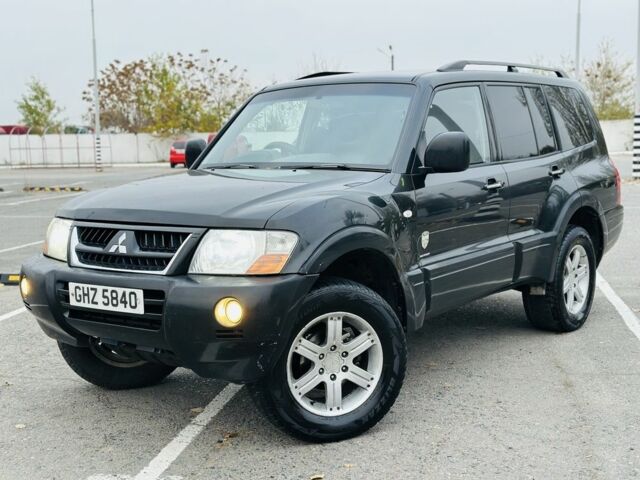 Черный Мицубиси Паджеро, объемом двигателя 3.2 л и пробегом 290 тыс. км за 4450 $, фото 1 на Automoto.ua