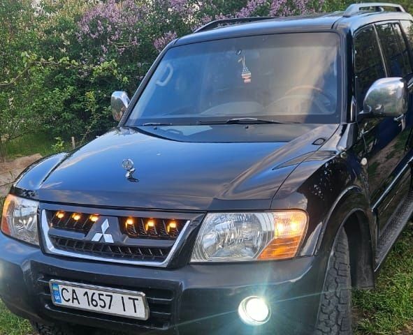 Чорний Міцубісі Паджеро, об'ємом двигуна 3 л та пробігом 315 тис. км за 7850 $, фото 1 на Automoto.ua