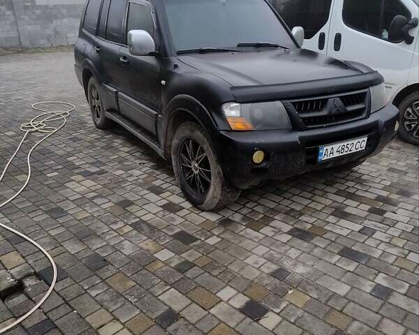 Черный Мицубиси Паджеро, объемом двигателя 3.2 л и пробегом 320 тыс. км за 6500 $, фото 1 на Automoto.ua