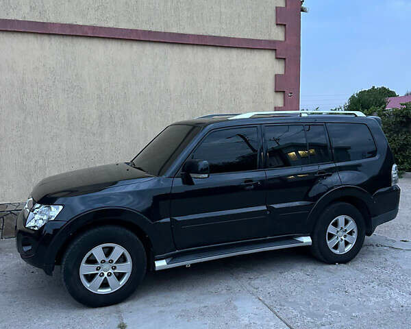 Черный Мицубиси Паджеро, объемом двигателя 3.8 л и пробегом 258 тыс. км за 10900 $, фото 1 на Automoto.ua