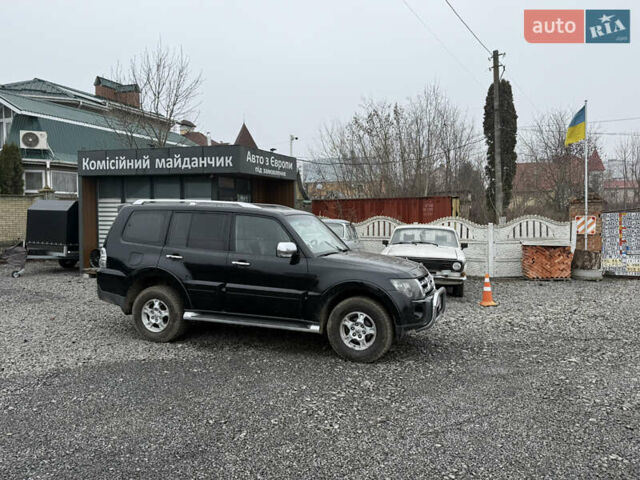 Черный Мицубиси Паджеро, объемом двигателя 2.97 л и пробегом 227 тыс. км за 9500 $, фото 1 на Automoto.ua