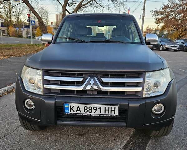Чорний Міцубісі Паджеро, об'ємом двигуна 3.83 л та пробігом 360 тис. км за 12800 $, фото 1 на Automoto.ua