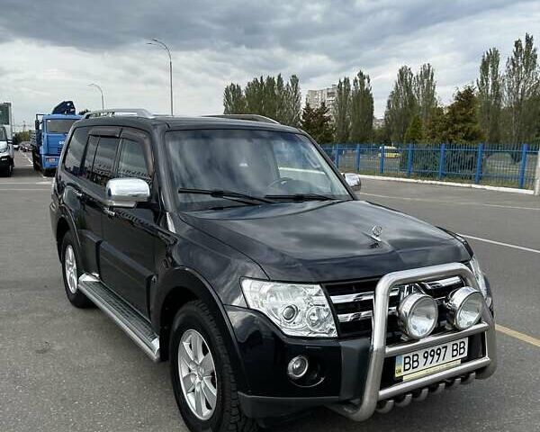 Чорний Міцубісі Паджеро, об'ємом двигуна 3 л та пробігом 251 тис. км за 11000 $, фото 1 на Automoto.ua