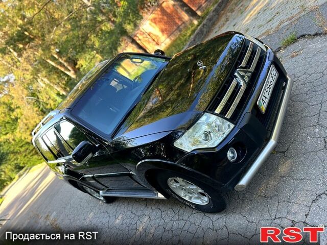 Черный Мицубиси Паджеро, объемом двигателя 3 л и пробегом 250 тыс. км за 10200 $, фото 1 на Automoto.ua