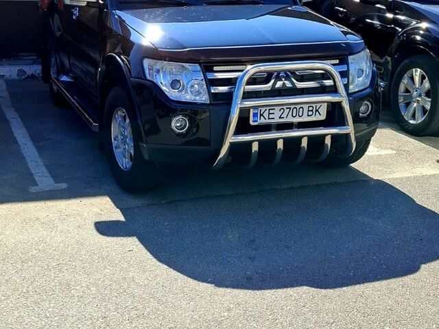 Черный Мицубиси Паджеро, объемом двигателя 3 л и пробегом 184 тыс. км за 11000 $, фото 1 на Automoto.ua