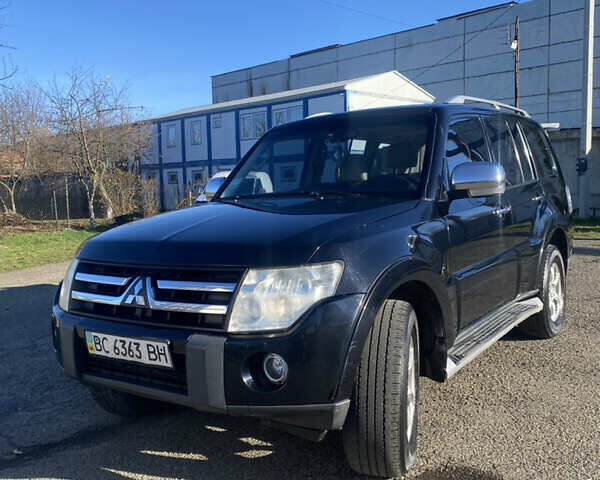 Черный Мицубиси Паджеро, объемом двигателя 3 л и пробегом 326 тыс. км за 9000 $, фото 1 на Automoto.ua