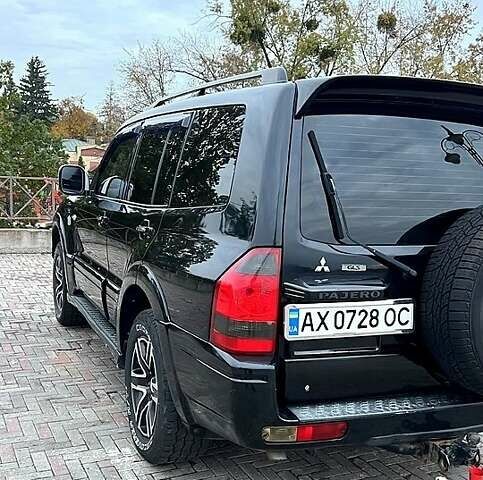Черный Мицубиси Паджеро, объемом двигателя 3 л и пробегом 294 тыс. км за 8200 $, фото 1 на Automoto.ua