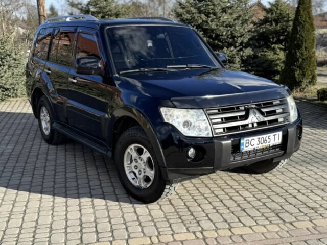 Черный Мицубиси Паджеро, объемом двигателя 3 л и пробегом 241 тыс. км за 12500 $, фото 1 на Automoto.ua