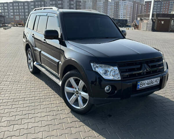 Черный Мицубиси Паджеро, объемом двигателя 2.97 л и пробегом 301 тыс. км за 11000 $, фото 1 на Automoto.ua