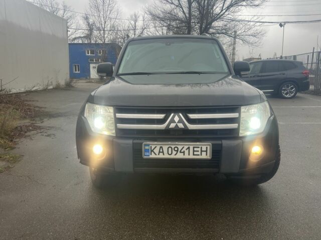 Чорний Міцубісі Паджеро, об'ємом двигуна 3.8 л та пробігом 308 тис. км за 12500 $, фото 1 на Automoto.ua