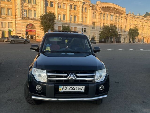 Черный Мицубиси Паджеро, объемом двигателя 3.8 л и пробегом 230 тыс. км за 8400 $, фото 1 на Automoto.ua