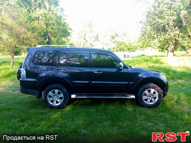 Черный Мицубиси Паджеро, объемом двигателя 3 л и пробегом 261 тыс. км за 13400 $, фото 1 на Automoto.ua