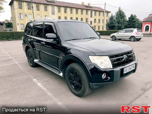 Черный Мицубиси Паджеро, объемом двигателя 3 л и пробегом 260 тыс. км за 13000 $, фото 1 на Automoto.ua